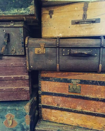 Vieux objets, valises, vintage, old school
